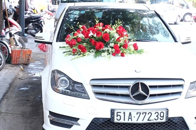 Diễn viên Huỳnh Đông - Á hậu Ái Châu hạnh phúc trong lễ rước dâu 